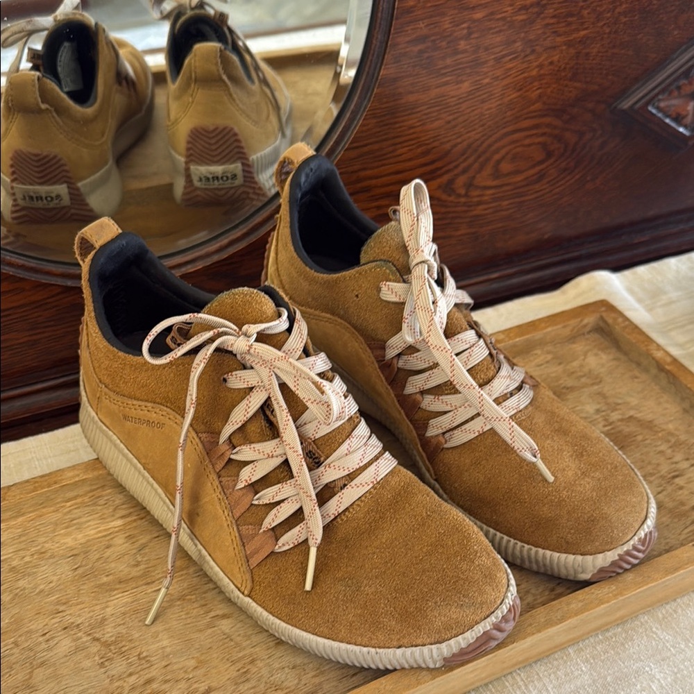 Sorel Tan and Cream Shoes waterproof with Suede Upper